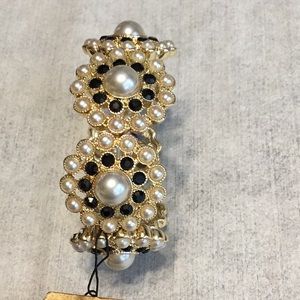 New Monet Holly Pearls Bracelet